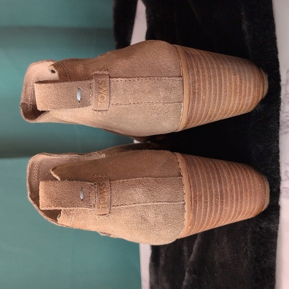 Toms Kallie Wedge Boot. 11. EUC - Picture 6 of 11